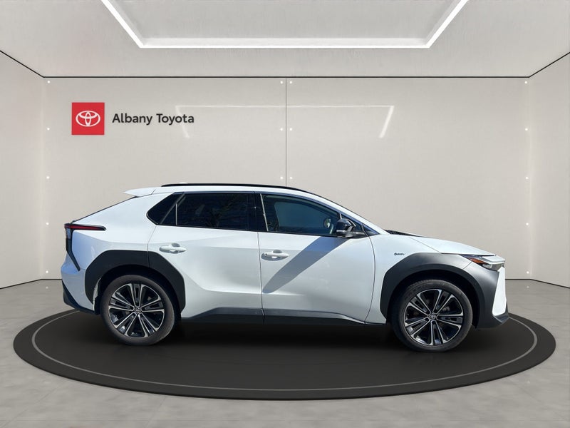 2025 Toyota bZ4X Motion BEV AWD SUV/5D/5S (YEAM... image 2