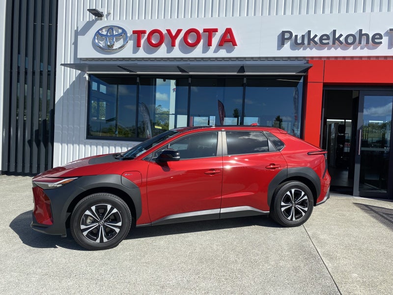2025 Toyota bZ4X Pure BEV FWD SUV/5D/5S image 2