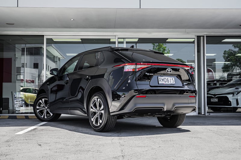 2025 Toyota bZ4X Pure BEV FWD SUV/5D/5S image 3