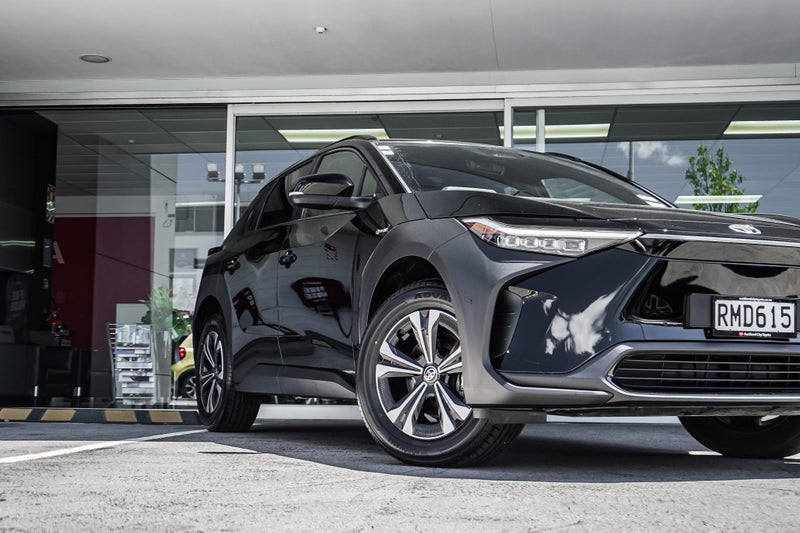 2025 Toyota bZ4X Pure BEV FWD SUV/5D/5S image 4