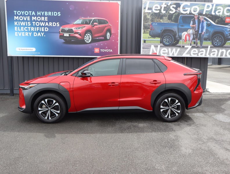 2025 Toyota bZ4X Pure BEV FWD SUV/5D/5S image 2