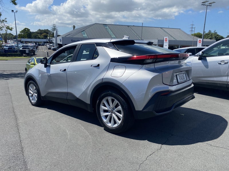 2025 Toyota C-HR 1.8P GX Hybrid SUV image 4