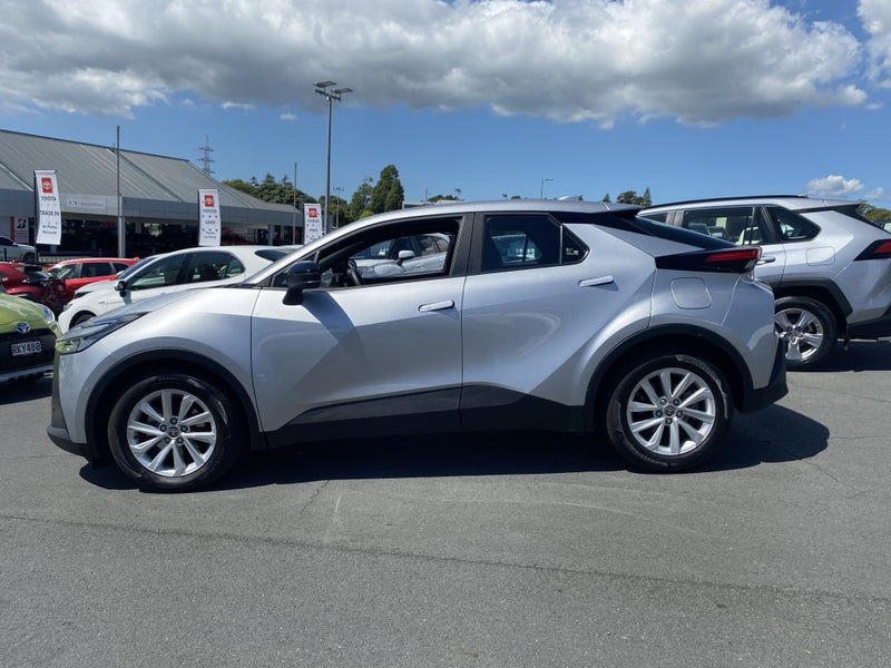 2025 Toyota C-HR 1.8P GX Hybrid SUV image 5