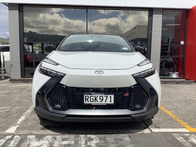 2025 Toyota C-HR GR Sport 2.0P HEV AWD SUV image 2