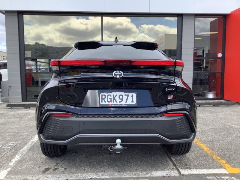 2025 Toyota C-HR GR Sport 2.0P HEV AWD SUV image 4