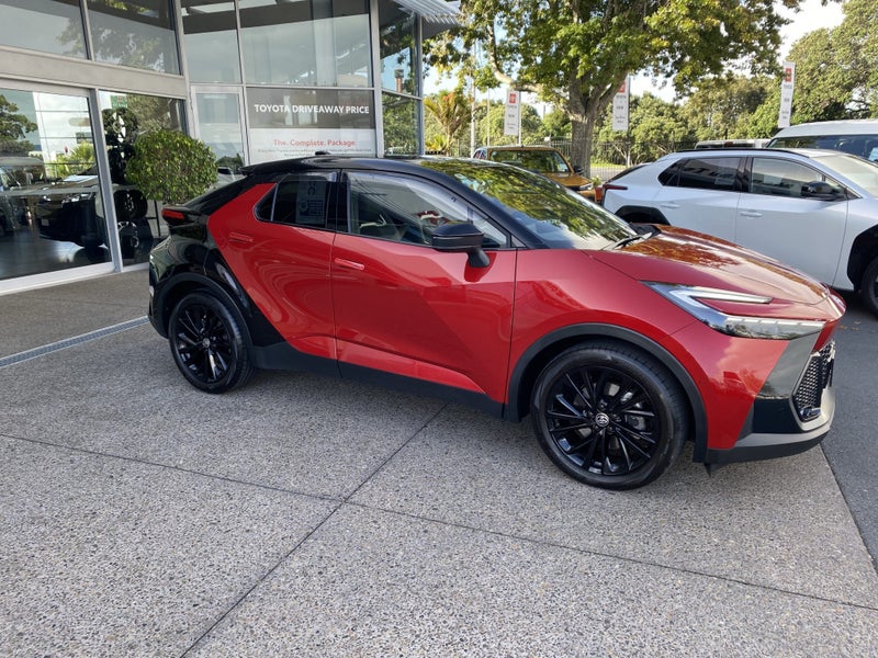 2025 Toyota C-HR GR Sport 2.0P HEV CVT AWD SUV/... image 3