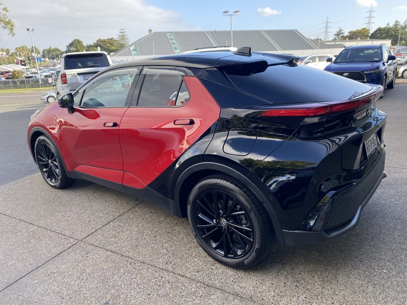 2025 Toyota C-HR GR Sport 2.0P HEV CVT AWD SUV/... image 4