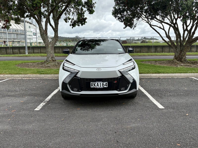 2025 Toyota C-HR GR Sport 2.0P HEV CVT AWD SUV/... image 2