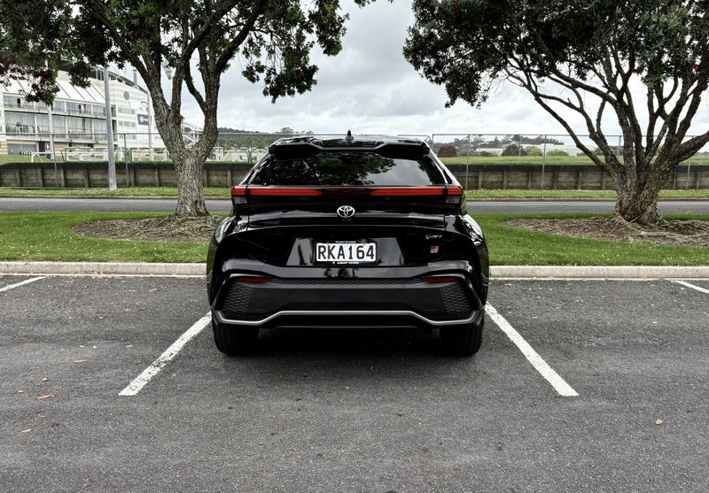 2025 Toyota C-HR GR Sport 2.0P HEV CVT AWD SUV/... image 5