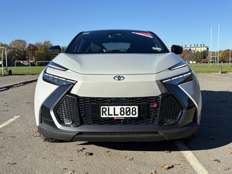 2025 Toyota C-HR GR Sport 2.0P HEV CVT AWD SUV image 2