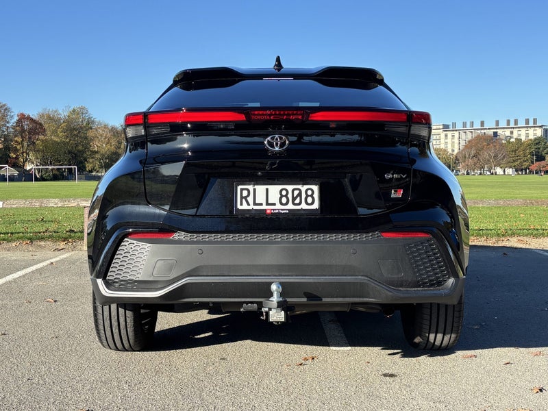 2025 Toyota C-HR GR Sport 2.0P HEV CVT AWD SUV image 4