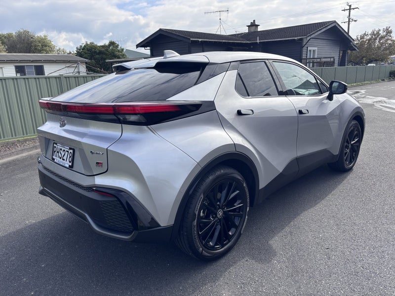 2025 Toyota C-HR GR Sport 2.0P HEV CVT AWD SUV/... image 3