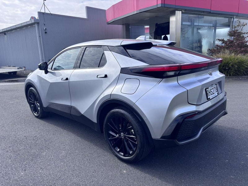 2025 Toyota C-HR GR Sport 2.0P HEV CVT AWD SUV/... image 5