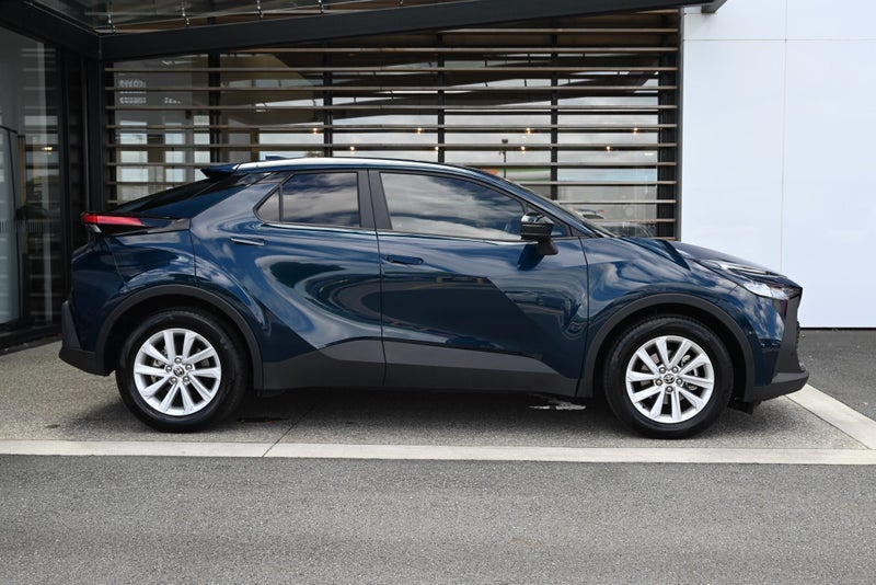2025 Toyota C-HR GX 1.8 Petrol Hybrid FWD SUV image 5