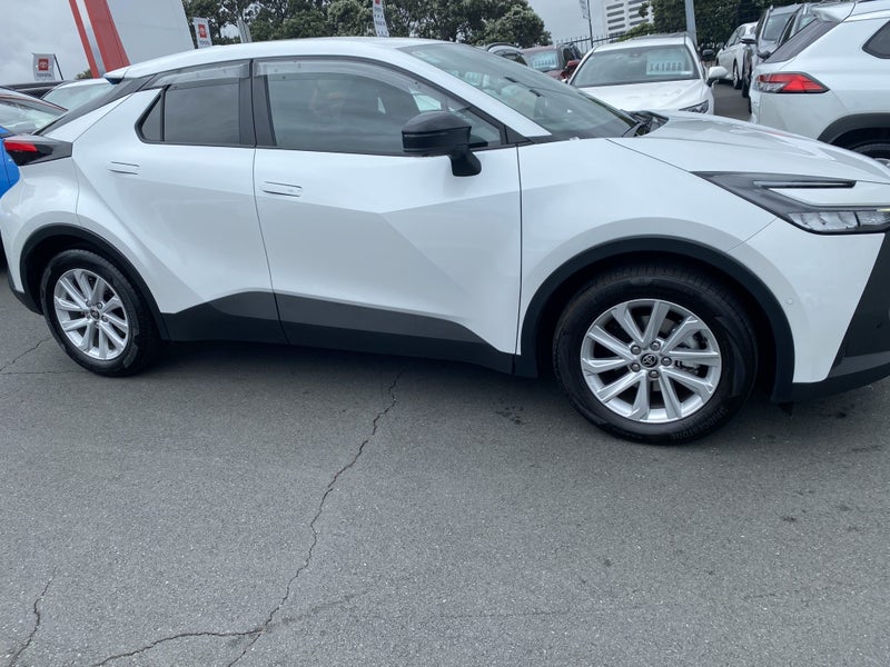 2025 Toyota C-HR GX 1.8P HEV CVT FWD SUV/5D/5S image 2