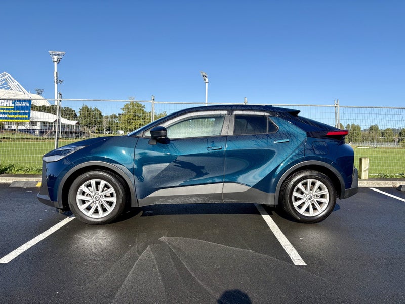 2025 Toyota C-HR GX 1.8P HEV CVT FWD SUV/5D/5S image 4