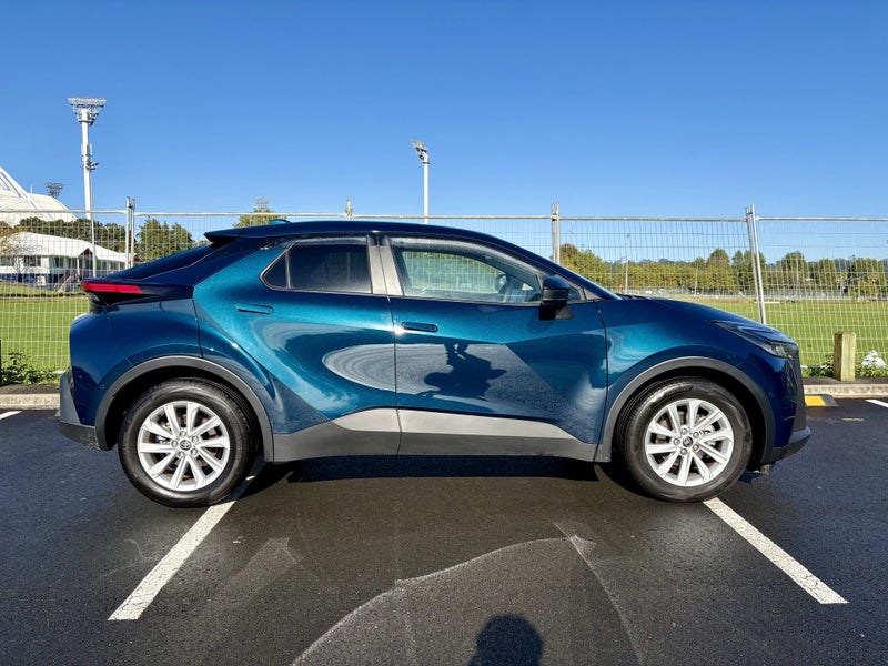2025 Toyota C-HR GX 1.8P HEV CVT FWD SUV/5D/5S image 5