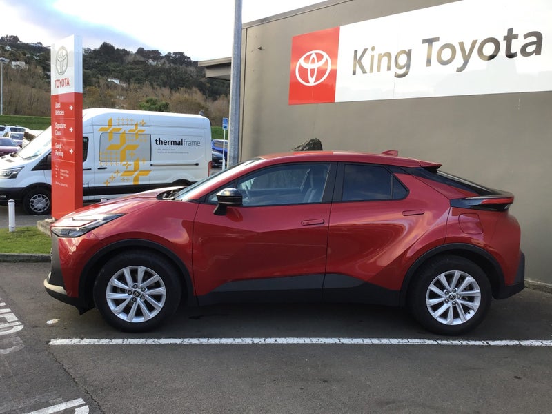 2025 Toyota C-HR GX 1.8P HEV CVT FWD SUV/5D/5S... image 2