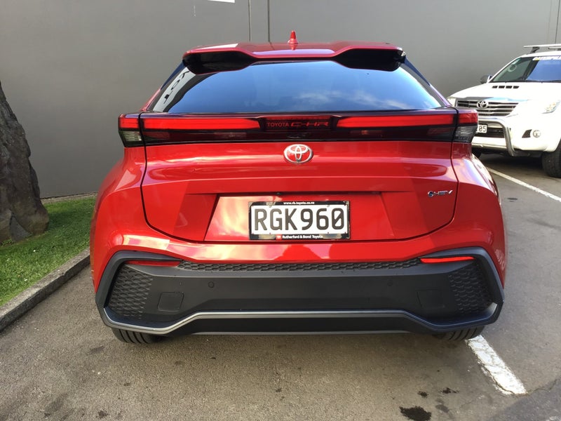 2025 Toyota C-HR GX 1.8P HEV CVT FWD SUV/5D/5S... image 3
