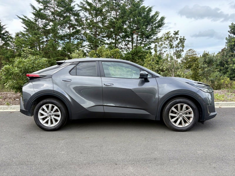 2025 Toyota C-HR GX 1.8P HEV CVT FWD SUV/5D/5S image 5
