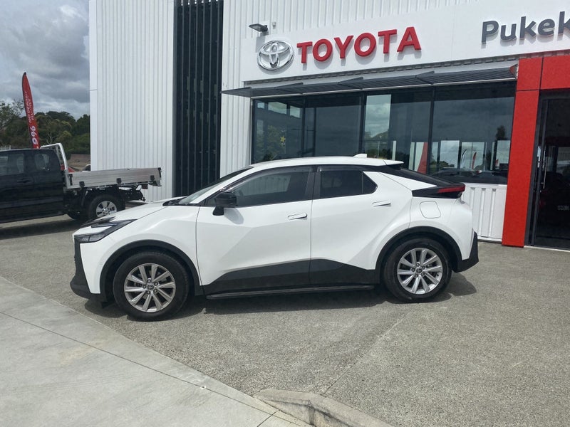 2025 Toyota C-HR GX 1.8P HEV CVT FWD SUV image 2