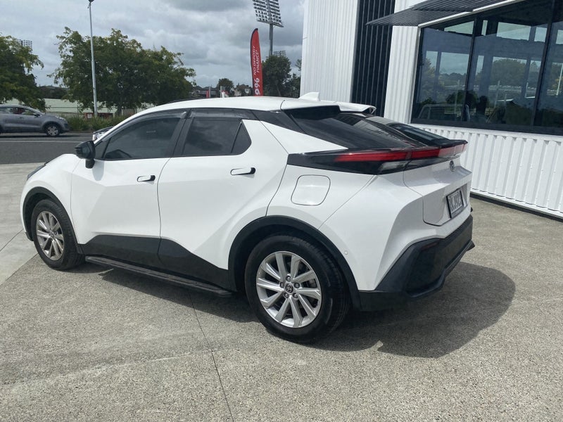 2025 Toyota C-HR GX 1.8P HEV CVT FWD SUV image 3