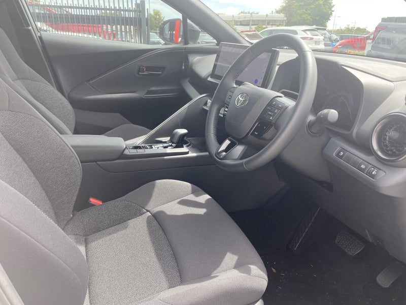 2025 Toyota C-HR GX 1.8P HEV CVT FWD SUV image 5