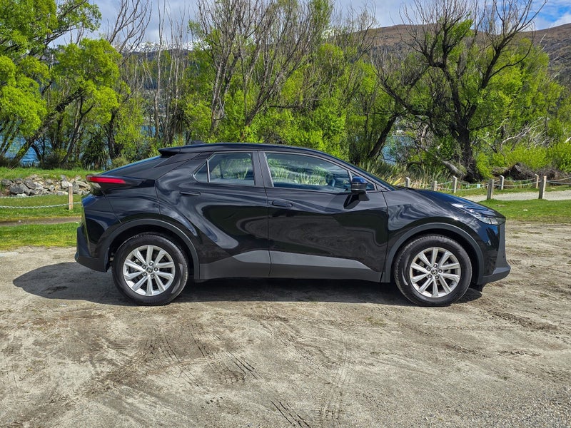 2025 Toyota C-HR GX Hybrid image 2