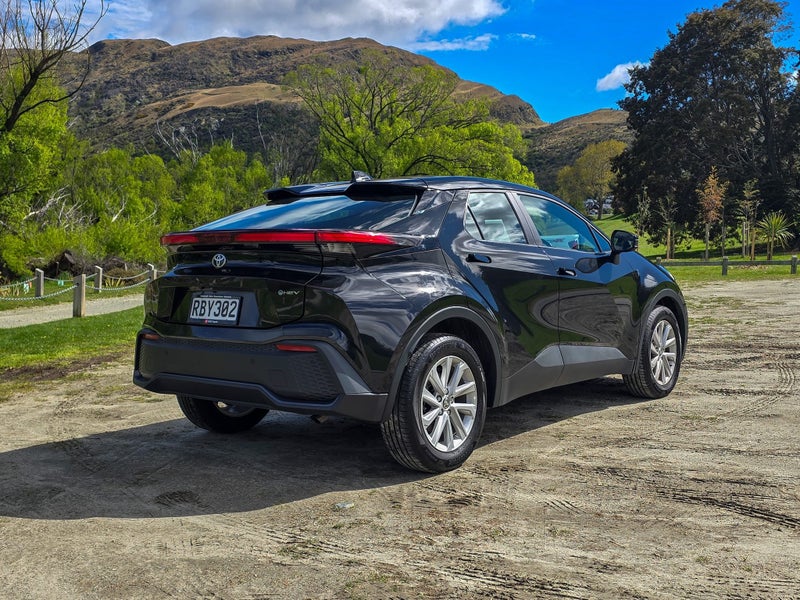 2025 Toyota C-HR GX Hybrid image 3