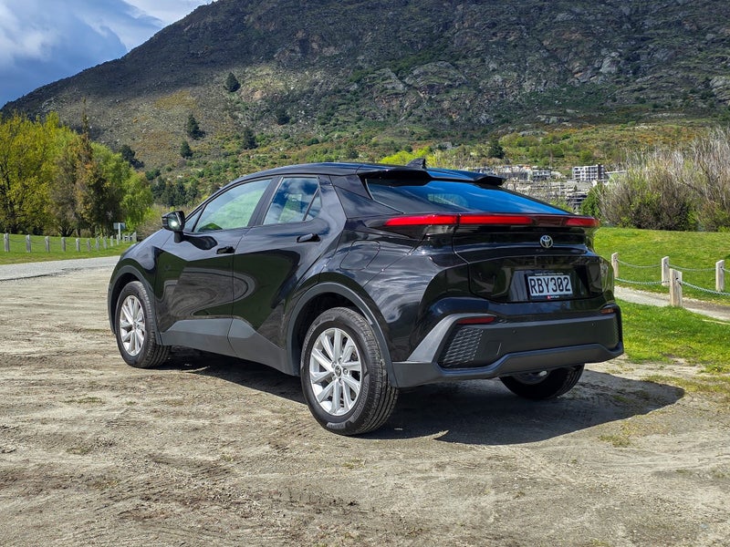 2025 Toyota C-HR GX Hybrid image 5