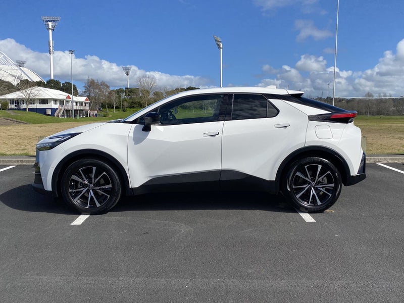 2025 Toyota C-HR GXL 1.8L Petrol HYBRID FWD SUV image 4