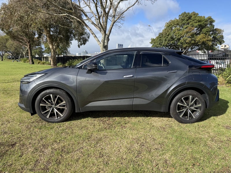 2025 Toyota C-HR GXL 1.8P Hybrid Automatic SUV... image 4