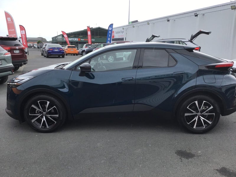 2025 Toyota C-HR GXL 1.8P Hybris SUV image 4