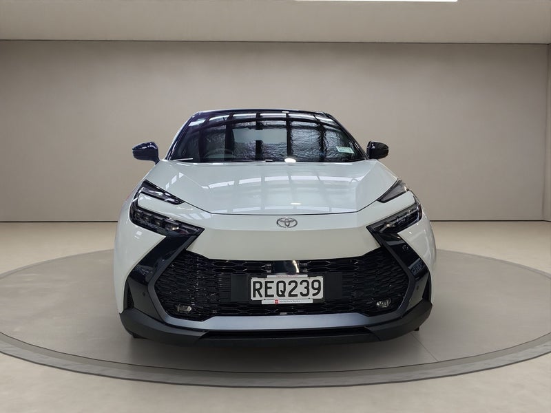 2025 Toyota C-HR Limited 1.8L Hybrid 2WD SUV image 2