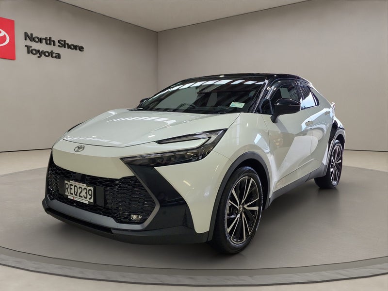 2025 Toyota C-HR Limited 1.8L Hybrid 2WD SUV image 3