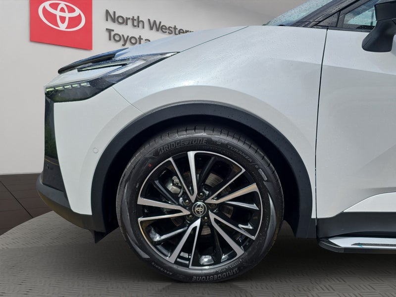 2025 Toyota C-HR Limited 1.8L Hybrid 2WD SUV image 5