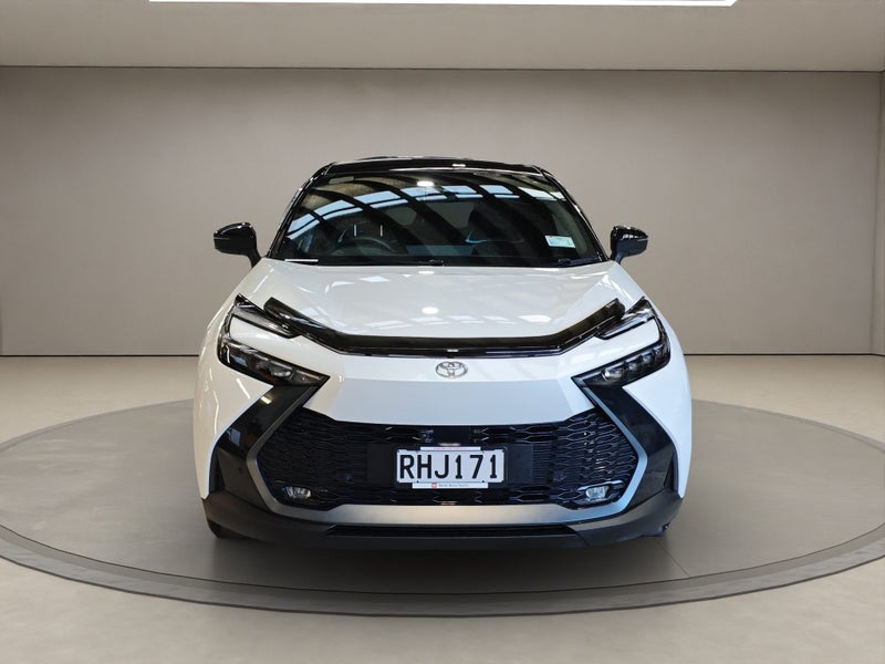 2025 Toyota C-HR Limited 1.8L Hybrid FWD SUV image 2