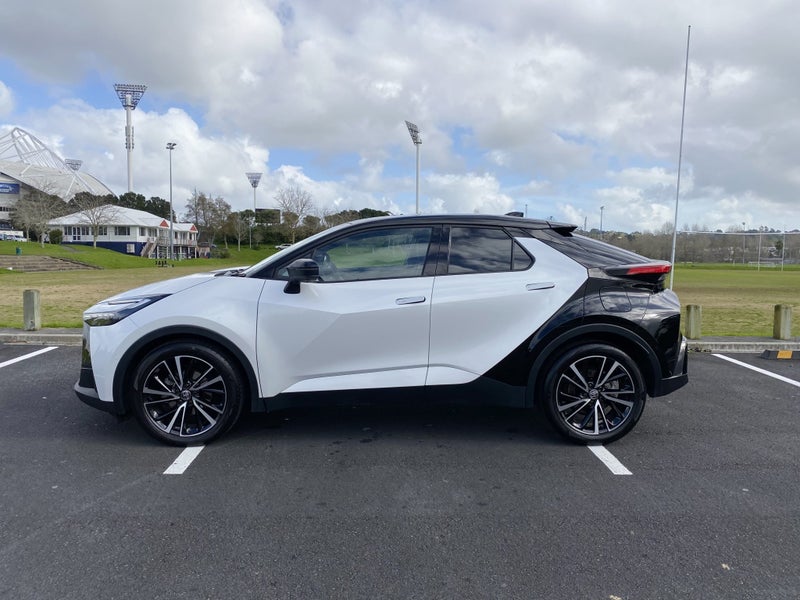2025 Toyota C-HR Limited 1.8L Petrol HYBRID SUV... image 4