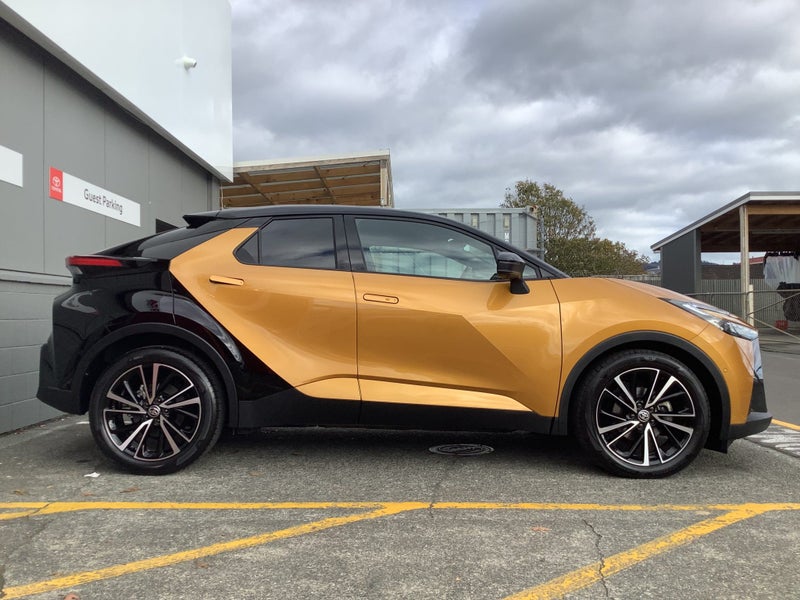 2025 Toyota C-HR Limited 1.8P HEV image 3