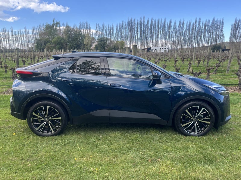2025 Toyota C-HR Limited 1.8P HEV CVT FWD SUV/5... image 2