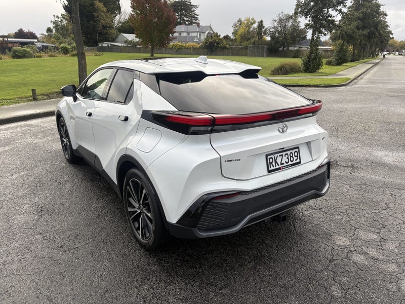2025 Toyota C-HR Limited 1.8P HEV CVT FWD SUV/5... image 2
