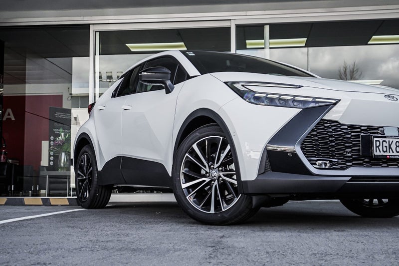 2025 Toyota C-HR Limited 1.8P hybrid Crossover SUV image 4