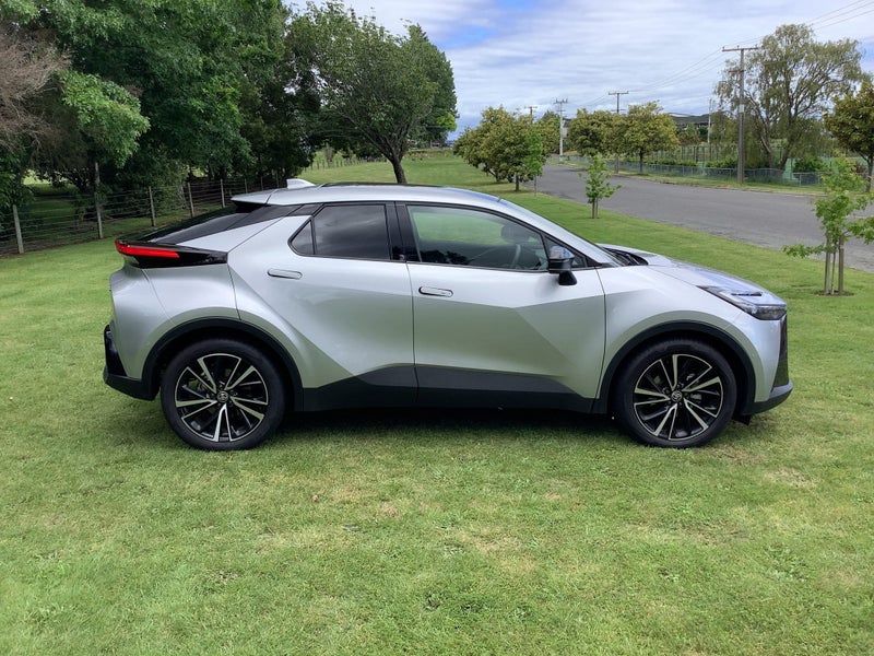 2025 Toyota C-HR Limited 1.8P Hybrid Electric V... image 3