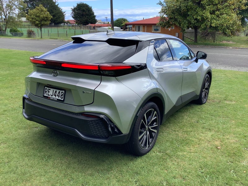 2025 Toyota C-HR Limited 1.8P Hybrid Electric V... image 4