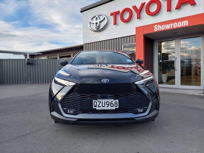 2025 Toyota C-HR Limited 1.8P Hybrid FWD SUV -... image 2