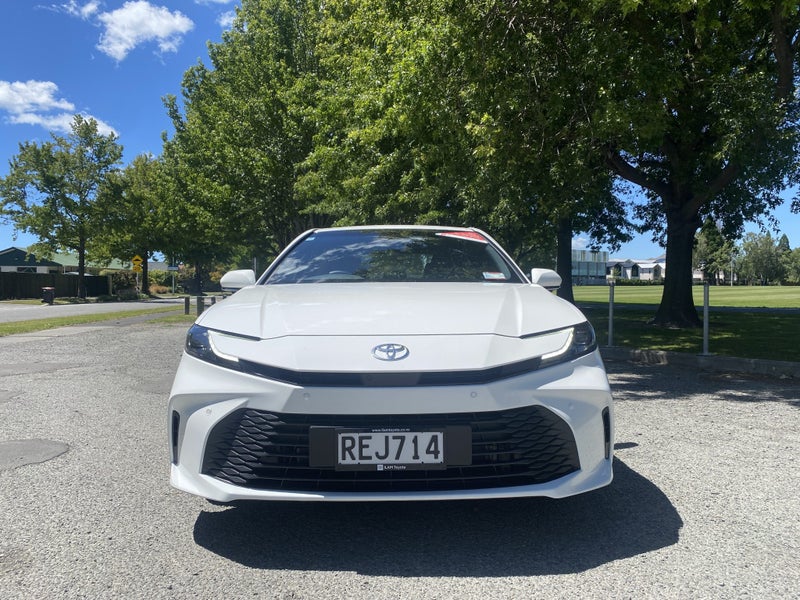 2025 Toyota Camry GX 2.5P HEV ECVT Sedan image 2