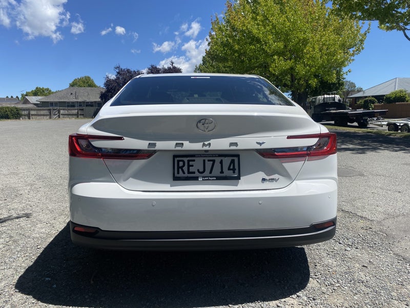 2025 Toyota Camry GX 2.5P HEV ECVT Sedan image 4