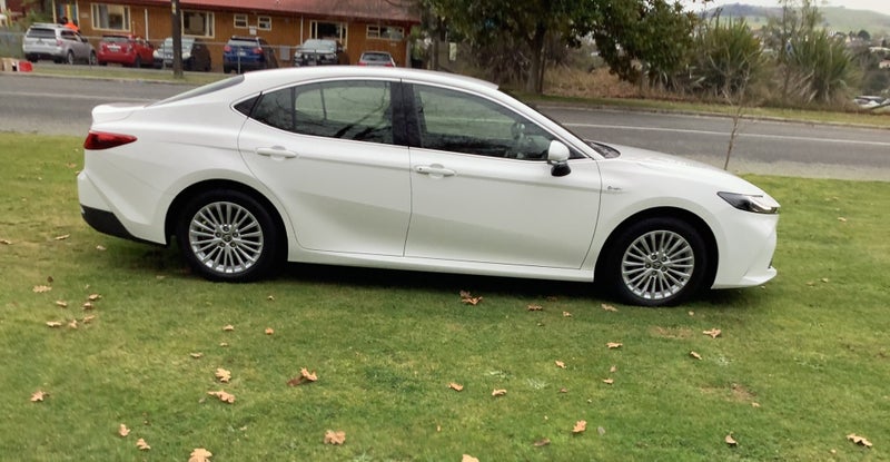 2025 Toyota Camry GX 2.5P Hybrid Electric Vehicle image 4
