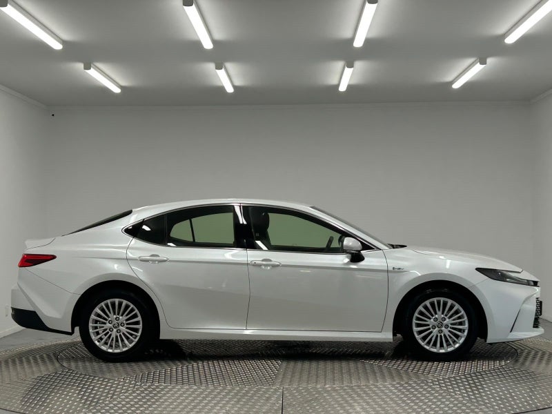 2025 Toyota Camry SX 2.5P Hybrid image 2