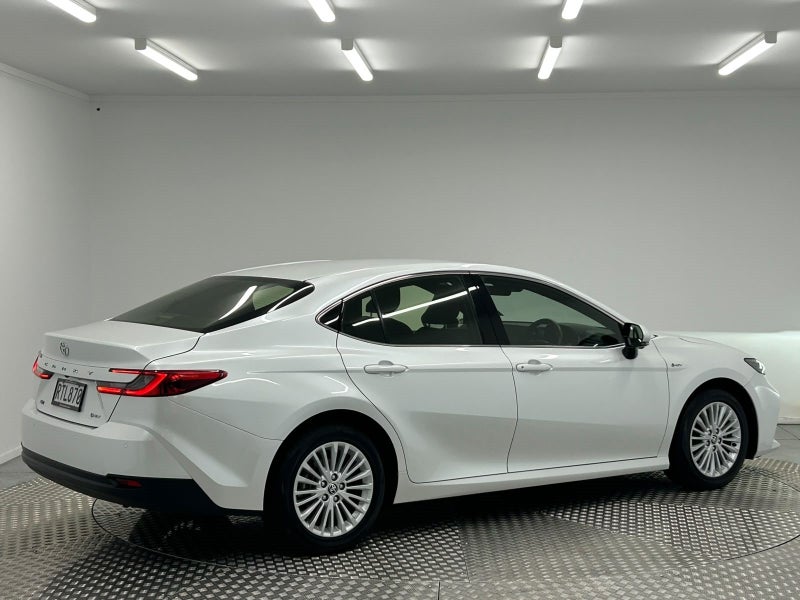 2025 Toyota Camry SX 2.5P Hybrid image 3